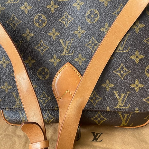 🔥🔥Authentic LV Monogram Cartouchiere GM🔥 - Picture 6 of 16